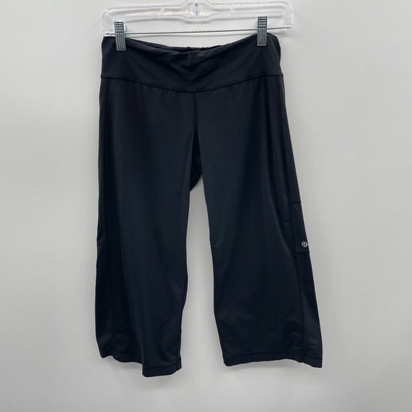 Lululemon black capri pant - Picture 1 of 8